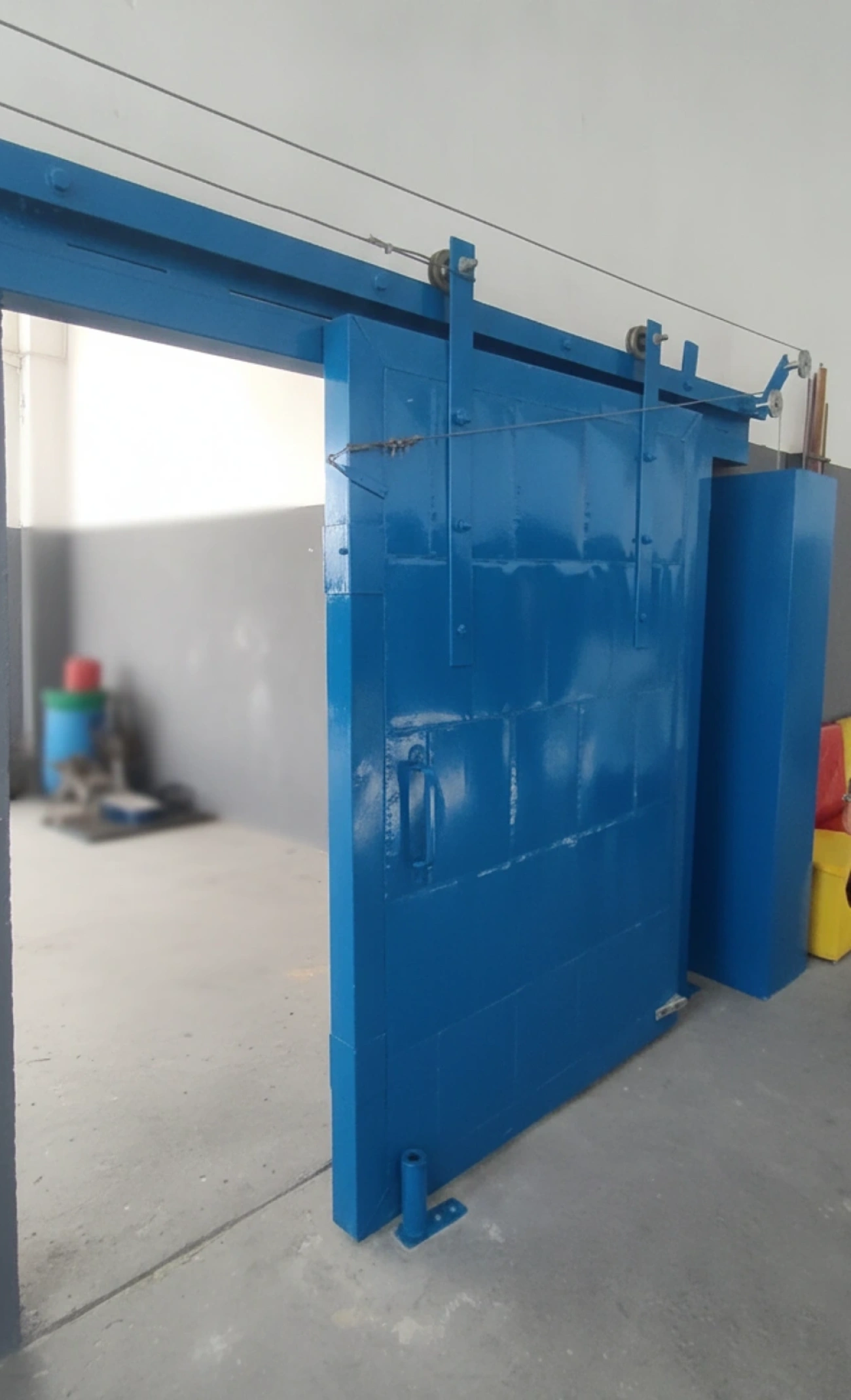 porta corta fogo de correr na cor azul industrial p240
